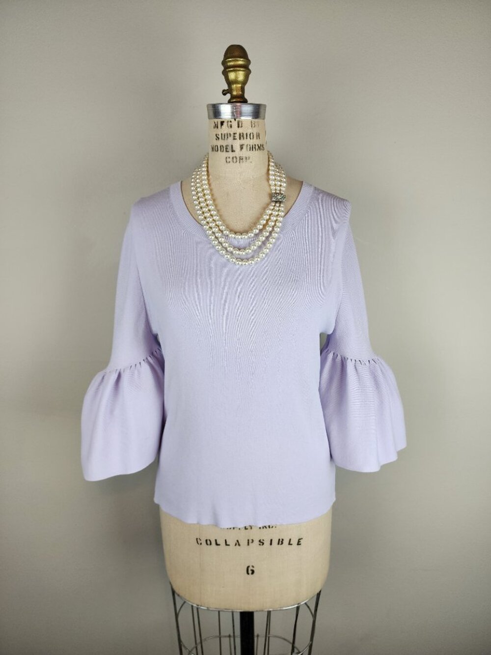 Banana Republic Lilac Knit Half Sleeve Blouse with Ruffled Sleeves * Size Medium